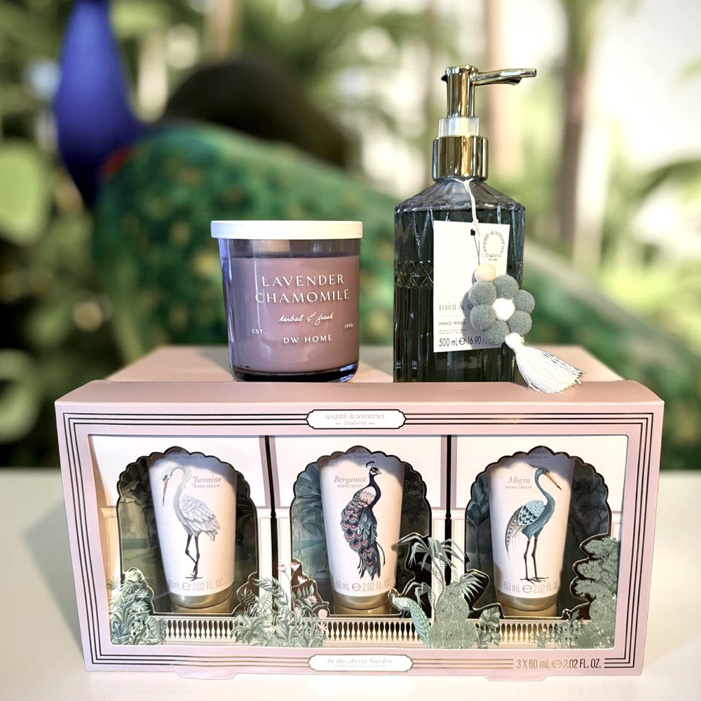 Asquith & Somerset NWT Beautiful Hand Care & DW Home Lavender Candle Gift Set